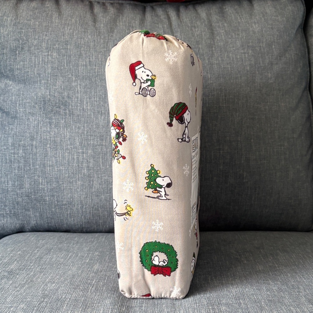 Peanuts Snoopy Holiday Queen Sheet Set - Red, Green, White - Picture 2 of 6
